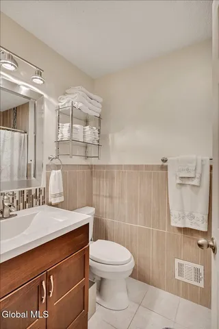 $295,000 | 15 Wilton Court, Halfmoon, NY 12065