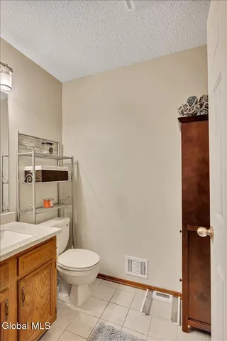 $295,000 | 15 Wilton Court, Halfmoon, NY 12065