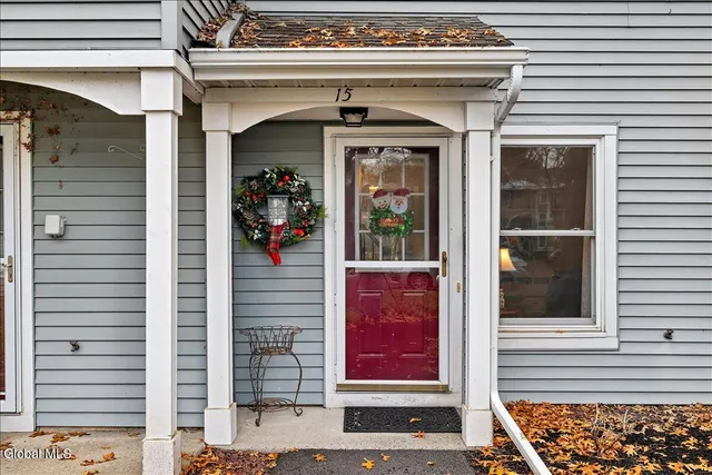 $295,000 | 15 Wilton Court, Halfmoon, NY 12065