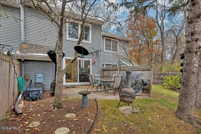 $295,000 | 15 Wilton Court, Halfmoon, NY 12065
