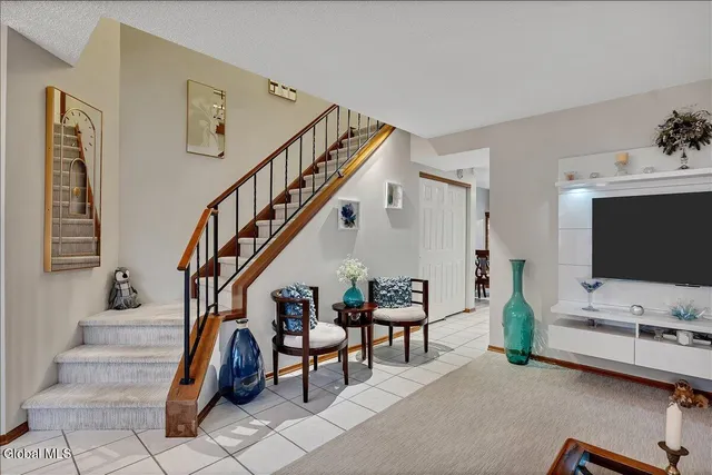 $295,000 | 15 Wilton Court, Halfmoon, NY 12065