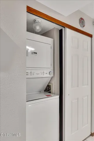 $295,000 | 15 Wilton Court, Halfmoon, NY 12065