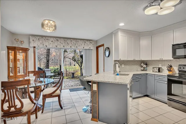 $295,000 | 15 Wilton Court, Halfmoon, NY 12065