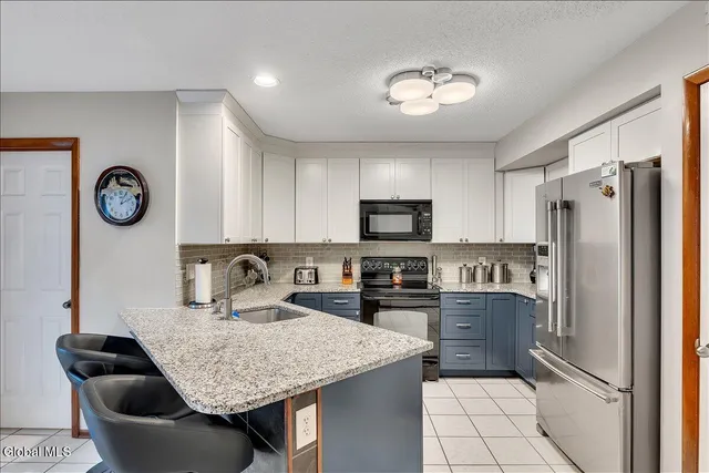 $295,000 | 15 Wilton Court, Halfmoon, NY 12065