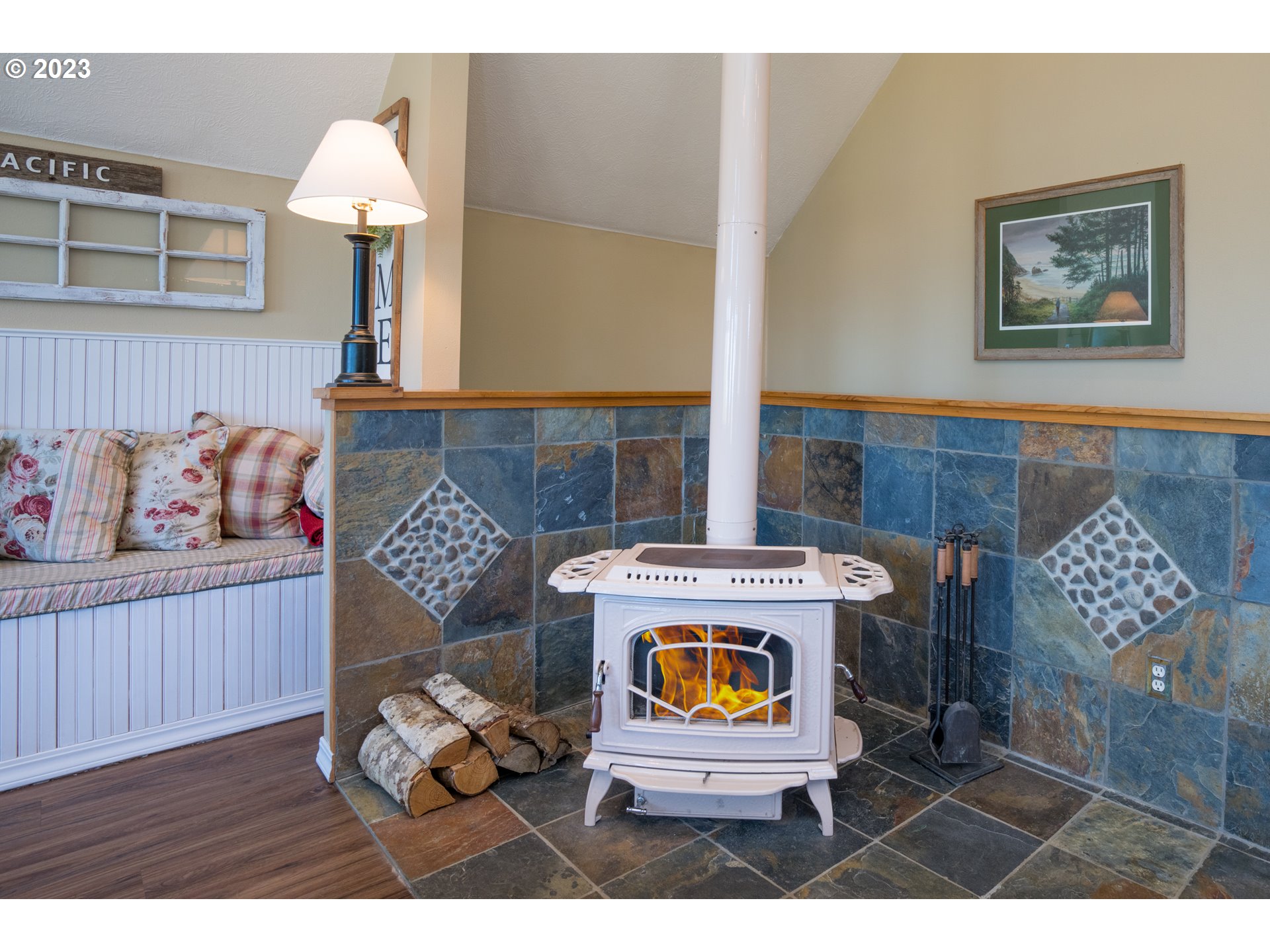 33527 Beerman Creek Road Seaside, OR 97138 - Photo 11 of 34 Living Room