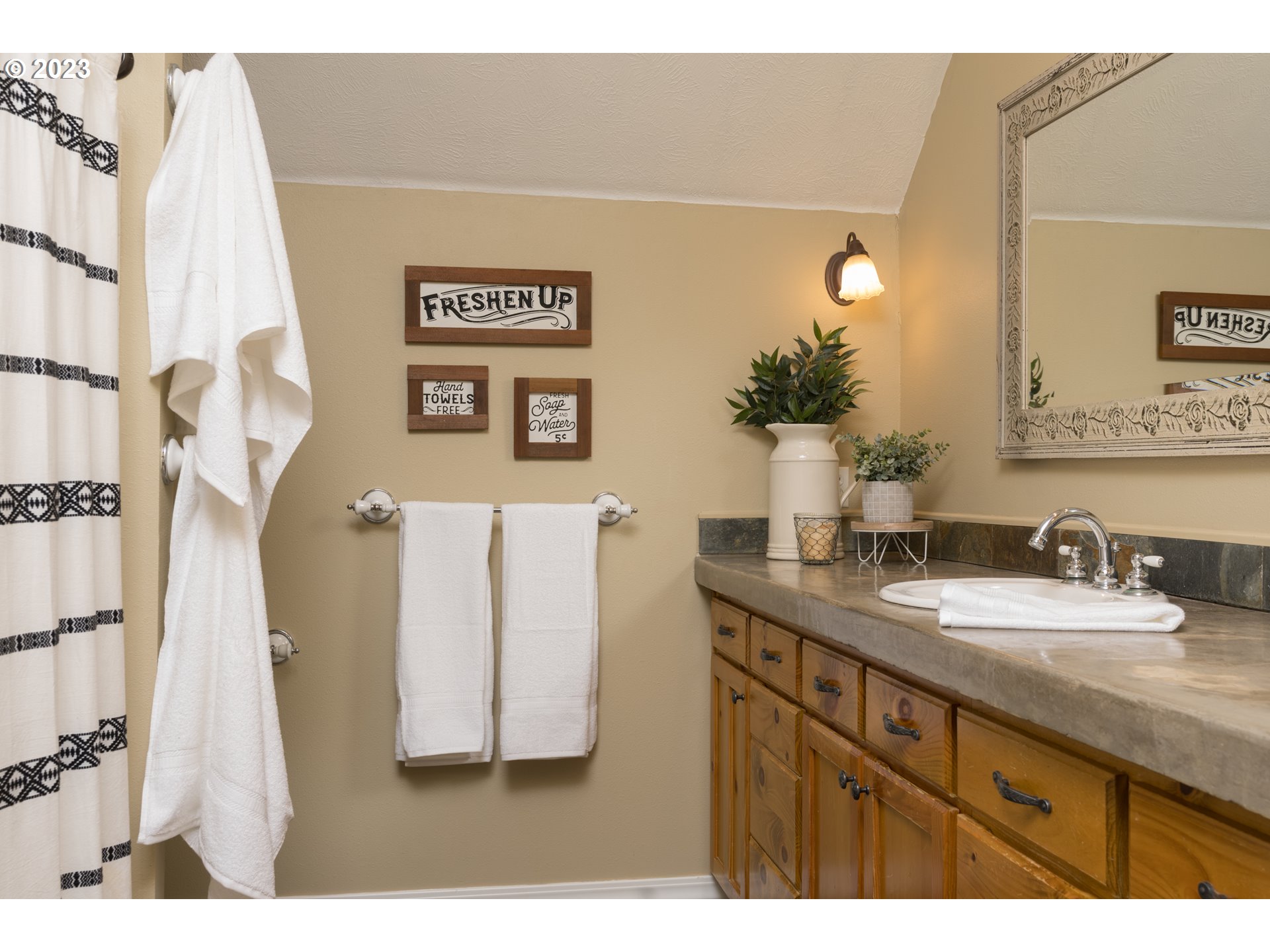 33527 Beerman Creek Road Seaside, OR 97138 - Photo 17 of 34 Bathroom