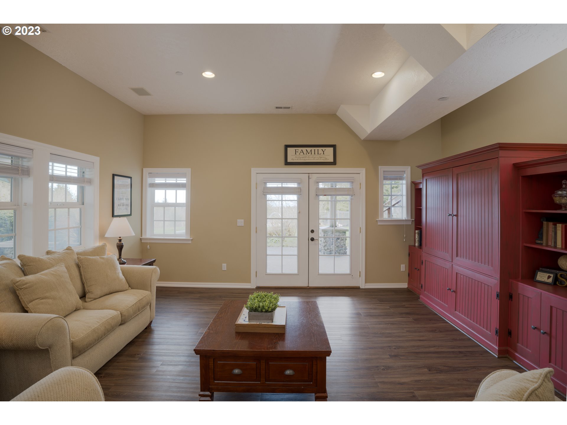 33527 Beerman Creek Road Seaside, OR 97138 - Photo 4 of 34 Family Room
