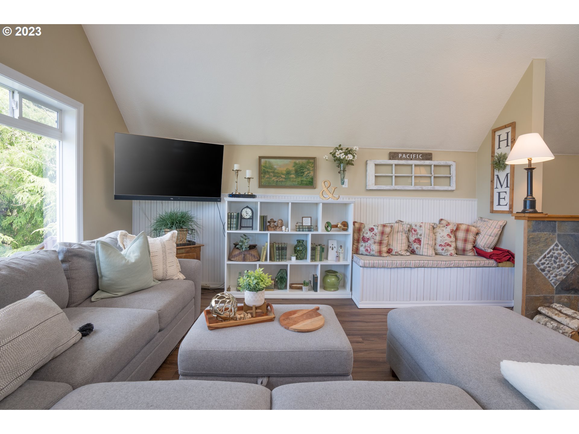 33527 Beerman Creek Road Seaside, OR 97138 - Photo 9 of 34 Living Room