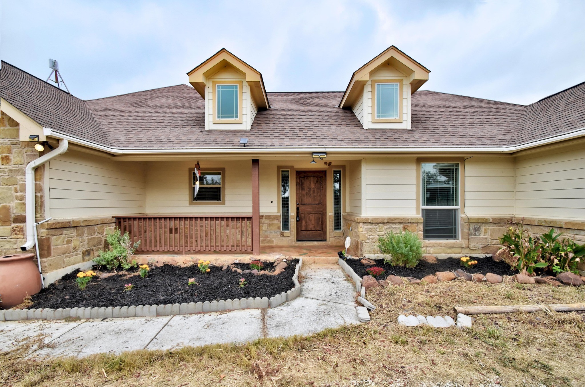 158 Pullman Road La Vernia, TX 78121 - Photo 4 of 39 a front view of a house with garden