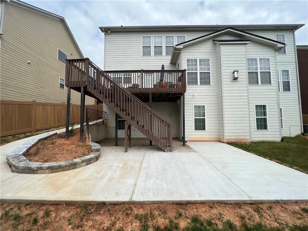 3152 Daleview Way Southwest Atlanta, GA 30331 - Photo 5 of 35 a front view of a house with entertaining space