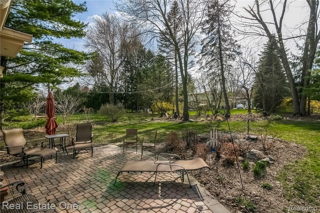 764 Leinster Road Rochester, MI 48309 - Photo 38 of 46 039-Patio-5672448-medium.jpg
