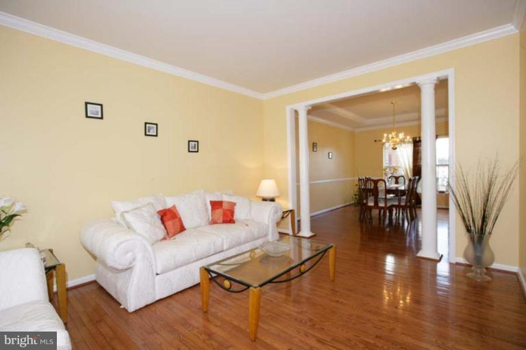 18304 Ashmeade Road Boyds, MD 20841 - Photo 17 of 29 Living Room