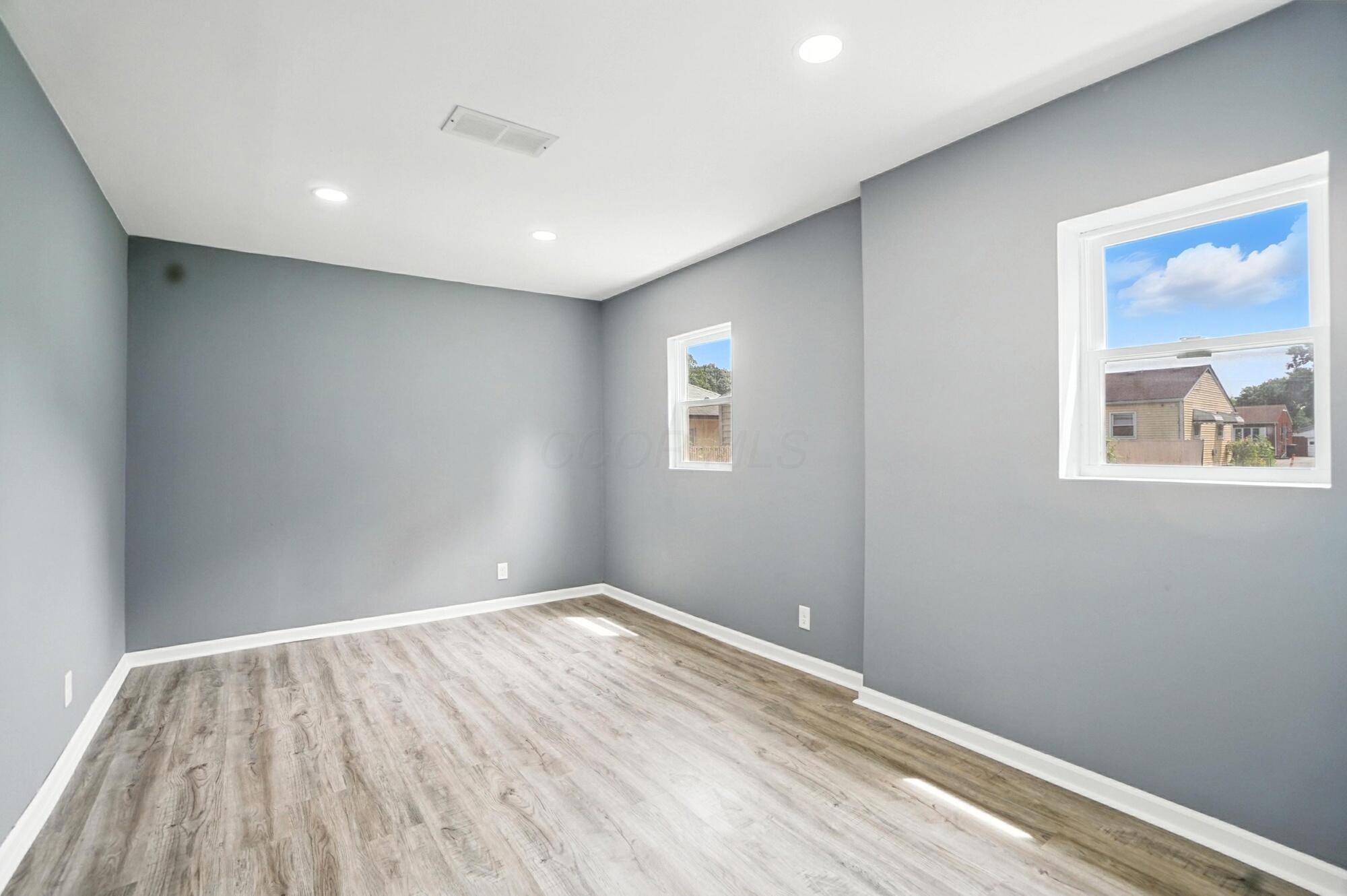 1166 Acton Road Columbus, OH 43224 - Photo 20 of 24 094
