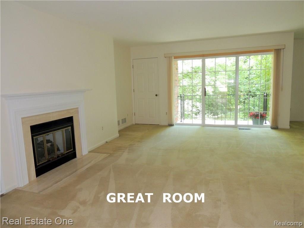 1675 Huntington Park, Unit 2 Rochester Hills, MI 48309 - Photo 2 of 18