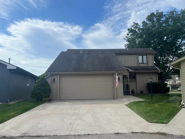$283,480 | 2952 Southwest Woodstock Lane, Topeka, KS 66614