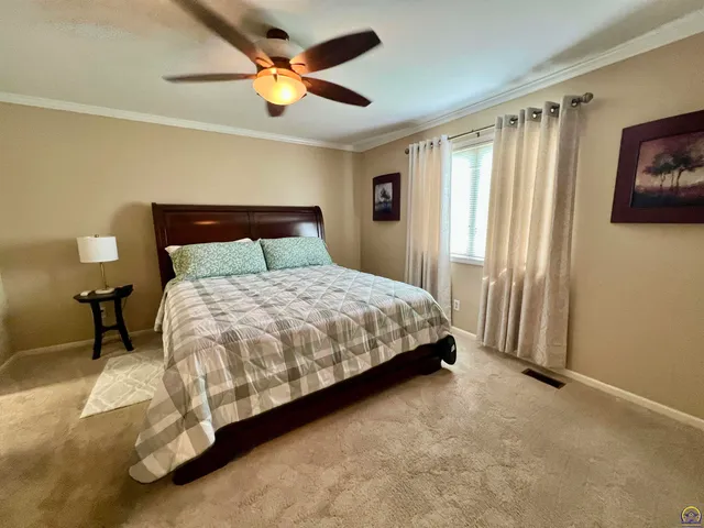 $283,480 | 2952 Southwest Woodstock Lane, Topeka, KS 66614