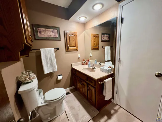 $283,480 | 2952 Southwest Woodstock Lane, Topeka, KS 66614