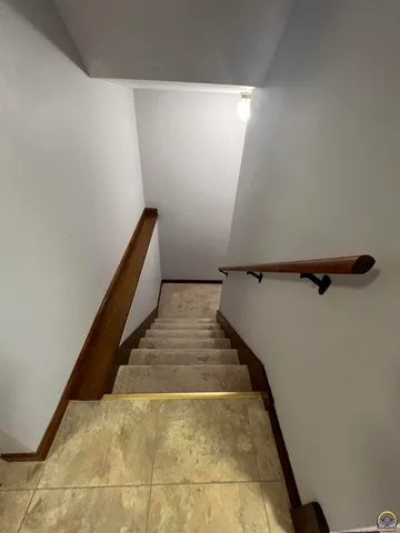 $283,480 | 2952 Southwest Woodstock Lane, Topeka, KS 66614