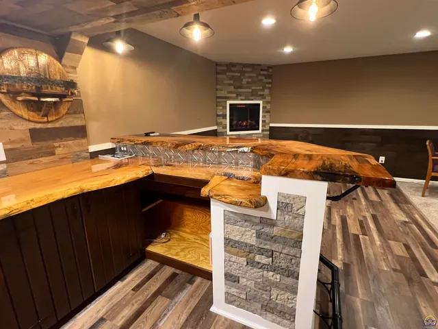 $283,480 | 2952 Southwest Woodstock Lane, Topeka, KS 66614