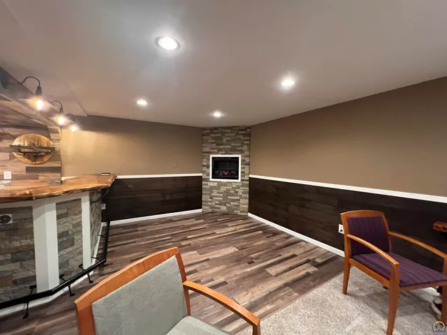 $283,480 | 2952 Southwest Woodstock Lane, Topeka, KS 66614