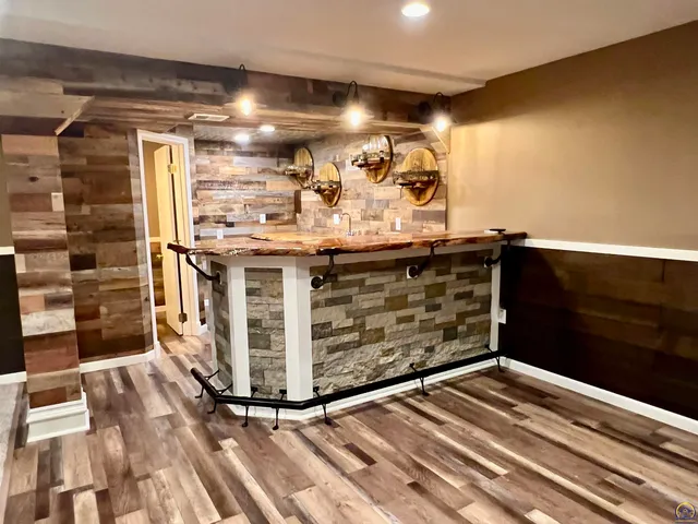 $283,480 | 2952 Southwest Woodstock Lane, Topeka, KS 66614