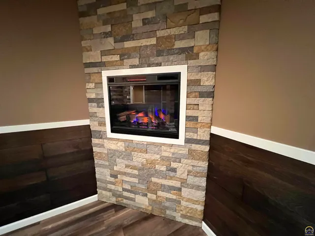 $283,480 | 2952 Southwest Woodstock Lane, Topeka, KS 66614