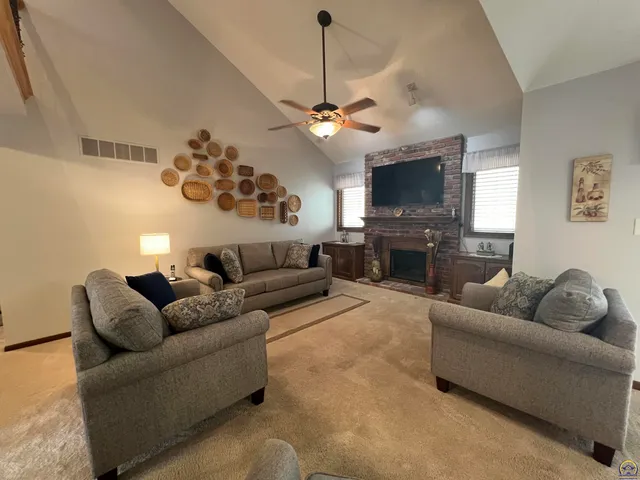 $283,480 | 2952 Southwest Woodstock Lane, Topeka, KS 66614