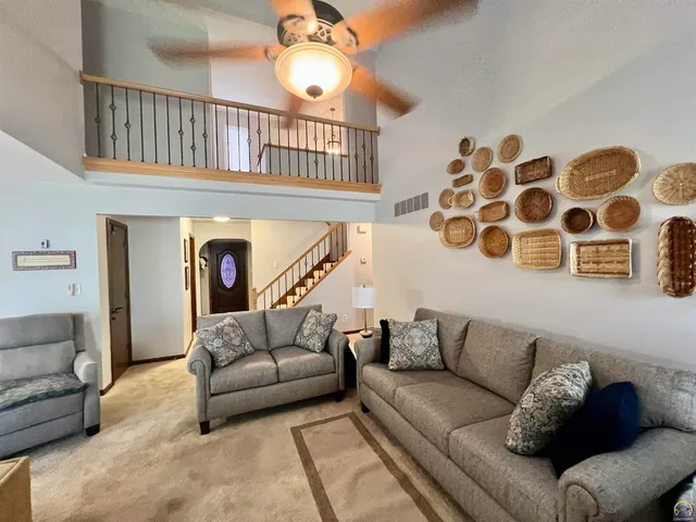 $283,480 | 2952 Southwest Woodstock Lane, Topeka, KS 66614