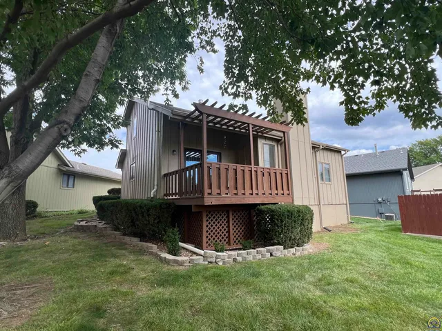 $283,480 | 2952 Southwest Woodstock Lane, Topeka, KS 66614