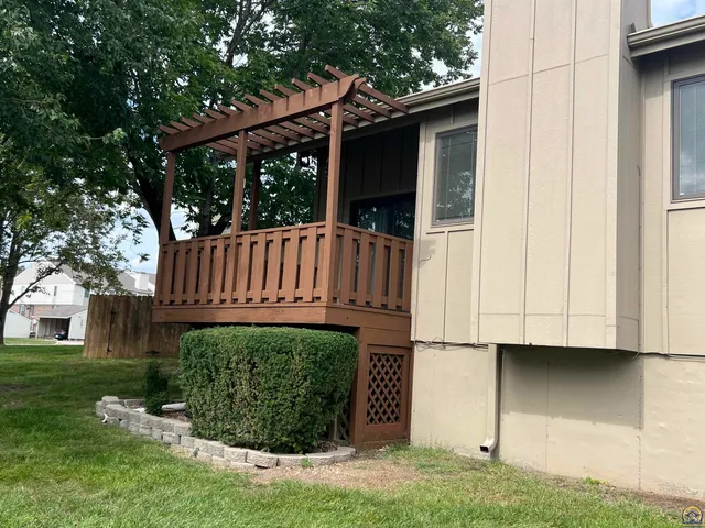 $283,480 | 2952 Southwest Woodstock Lane, Topeka, KS 66614