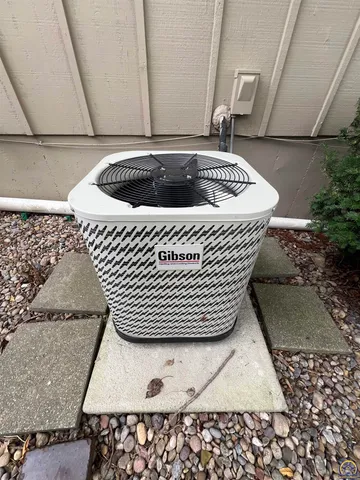 $283,480 | 2952 Southwest Woodstock Lane, Topeka, KS 66614