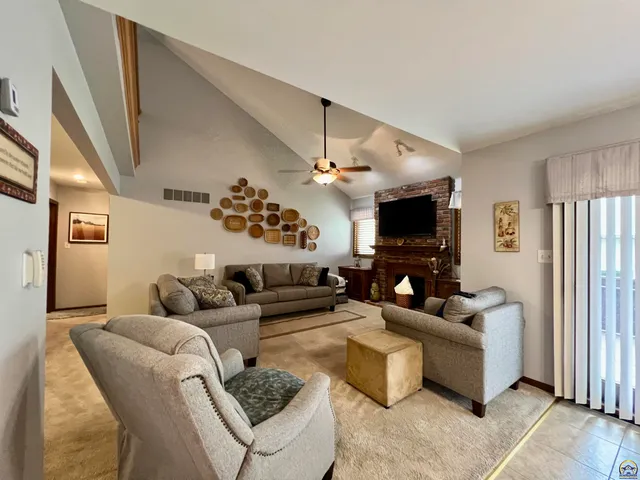 $283,480 | 2952 Southwest Woodstock Lane, Topeka, KS 66614