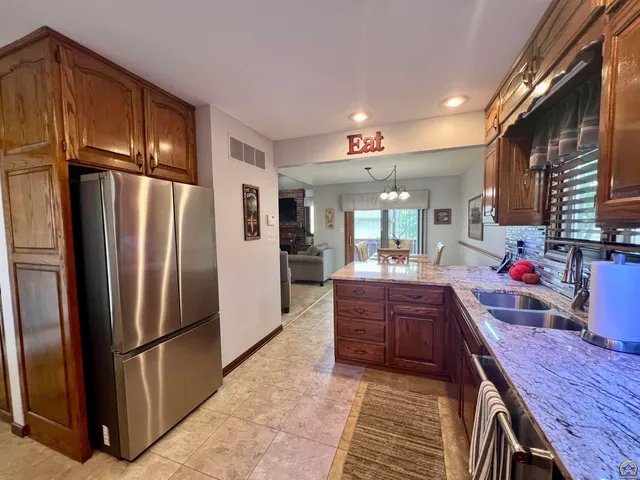 $283,480 | 2952 Southwest Woodstock Lane, Topeka, KS 66614