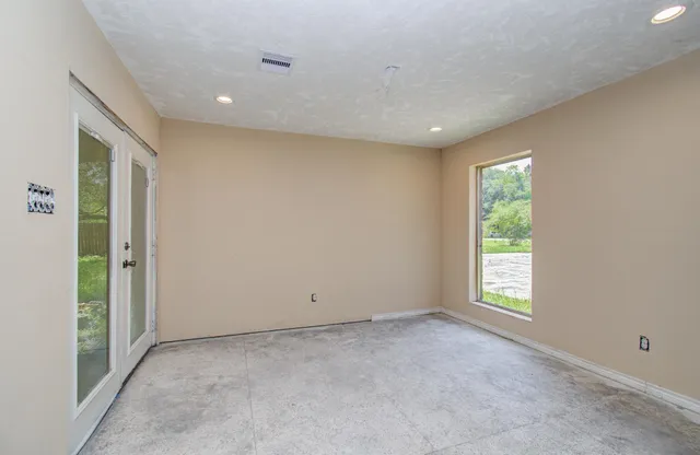 $185,000 | 1002 Warwick Street, Eagle Lake, TX 77434