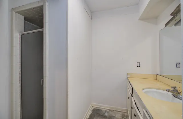 $185,000 | 1002 Warwick Street, Eagle Lake, TX 77434