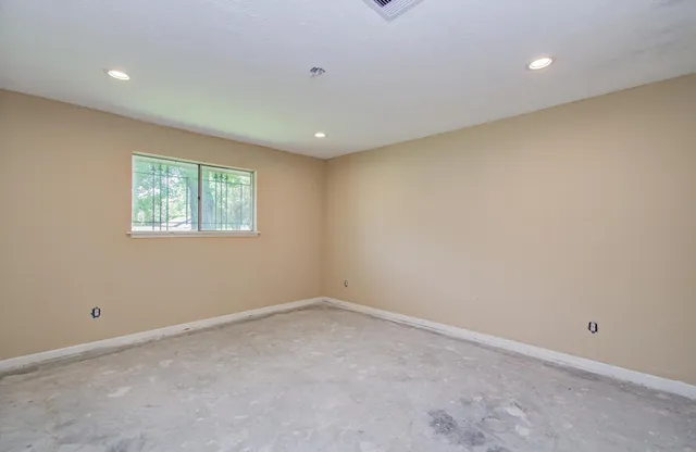 $185,000 | 1002 Warwick Street, Eagle Lake, TX 77434