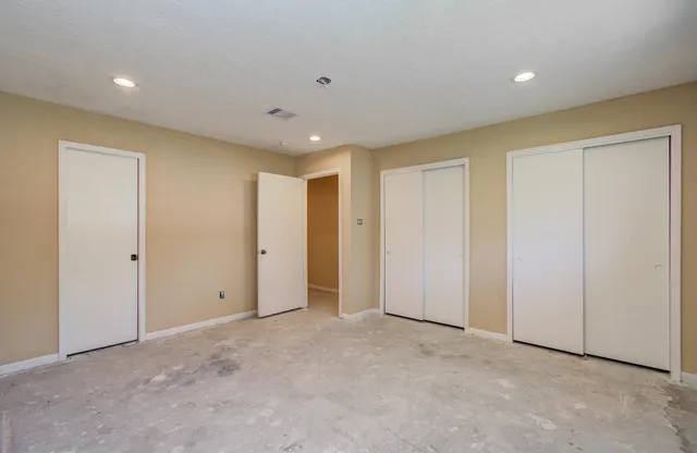 $185,000 | 1002 Warwick Street, Eagle Lake, TX 77434