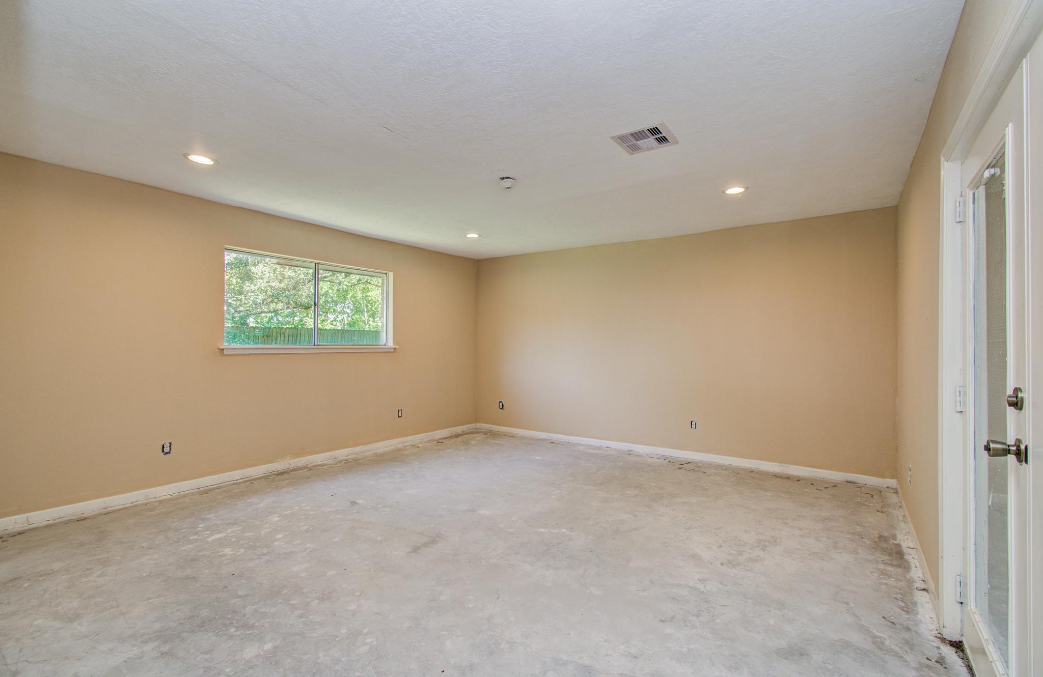 1002 Warwick Street Eagle Lake, TX 77434 - Photo 22 of 29 a view of an empty room with a window