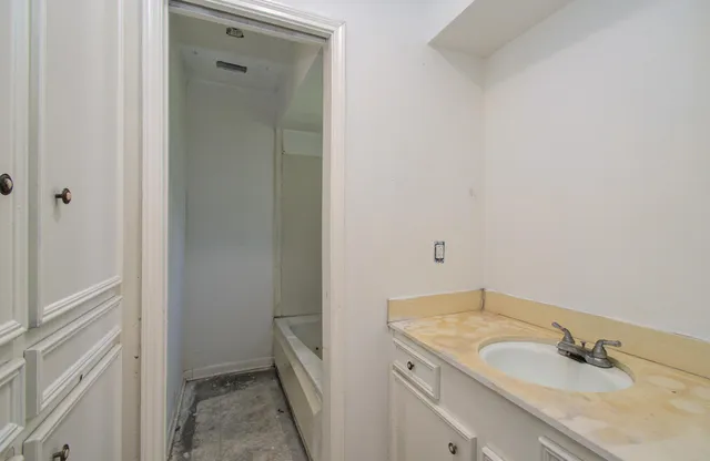 $185,000 | 1002 Warwick Street, Eagle Lake, TX 77434