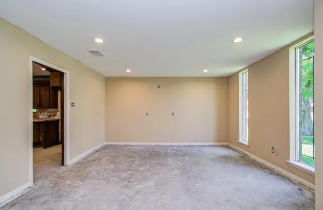 $185,000 | 1002 Warwick Street, Eagle Lake, TX 77434