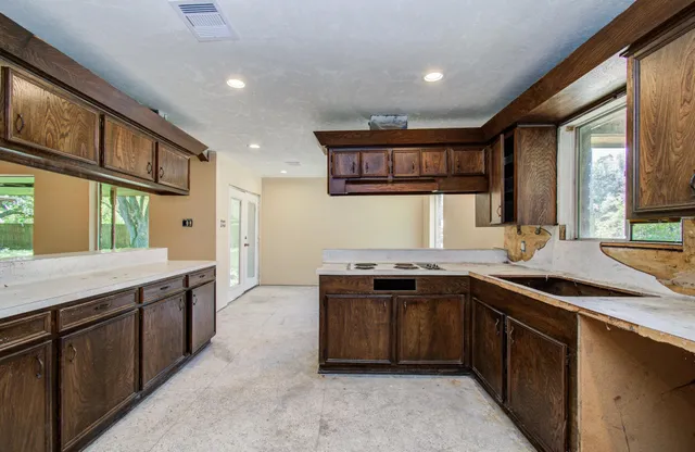 $185,000 | 1002 Warwick Street, Eagle Lake, TX 77434