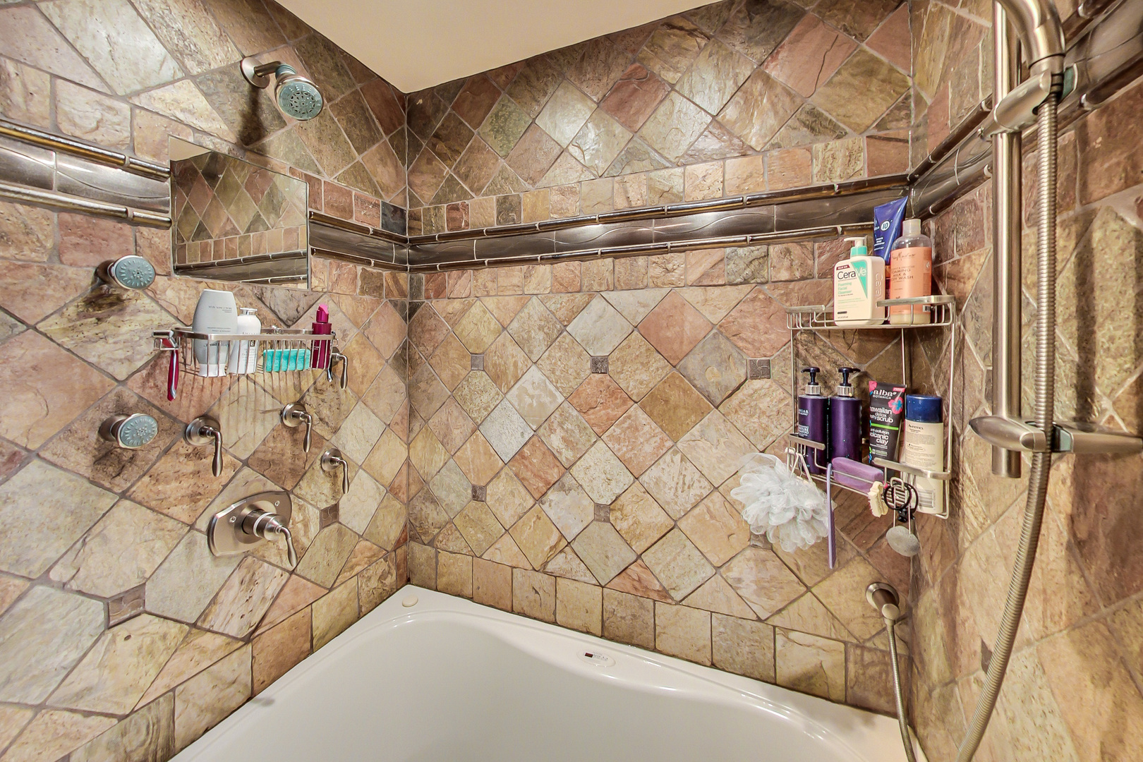 224 Perth Road Cary, IL 60013 - Photo 20 of 39 a bathroom with a bathtub and shower