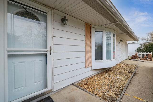 808 Westfield Drive Champaign, IL 61821 - Photo 13 of 31 a view of front door
