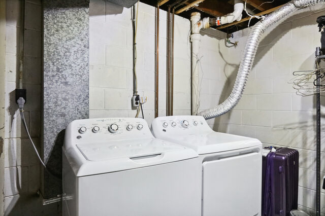 808 Westfield Drive Champaign, IL 61821 - Photo 26 of 31 a utility room with dryer and washer