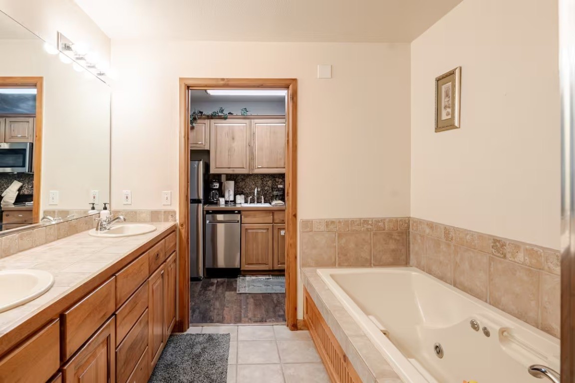 655 4 O Clock Road, Unit 104 Breckenridge, CO 80424 - Photo 21 of 43 Bathroom