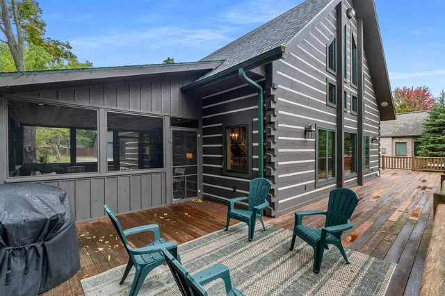 $1,150,000 | N8234 Oak Lane, Crivitz, WI 54114