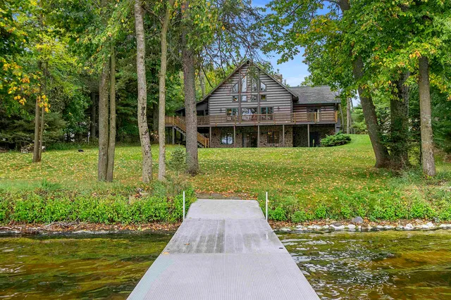 $1,150,000 | N8234 Oak Lane, Crivitz, WI 54114