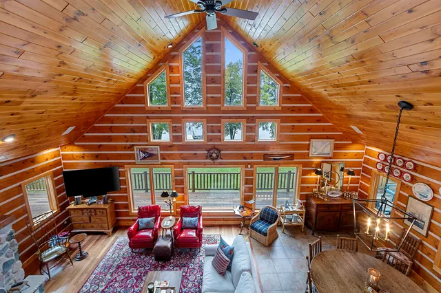 $1,150,000 | N8234 Oak Lane, Crivitz, WI 54114