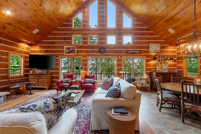 $1,150,000 | N8234 Oak Lane, Crivitz, WI 54114