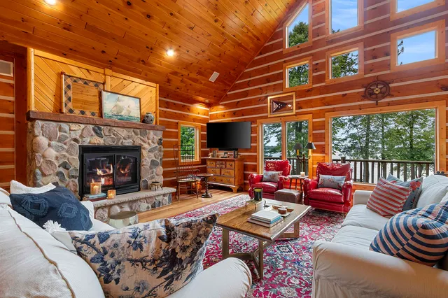 $1,150,000 | N8234 Oak Lane, Crivitz, WI 54114